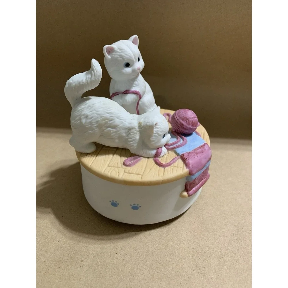 The San Francisco Music Box Company 1990 Cats Playing Yarn Musical Box WORKS